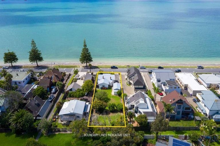 Photo of property in 9 The Esplanade, Eastern Beach, Auckland, 2012