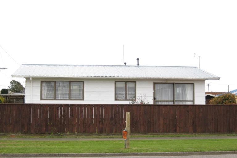 Photo of property in 1/8 Ropiha Street, Fitzroy, New Plymouth, 4312