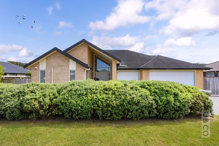 Photo of property in 16 Fruitlands Road, Kumeu, 0810