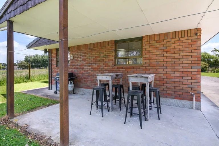 Photo of property in 83 Oroua Road, Kairanga, Palmerston North, 4475