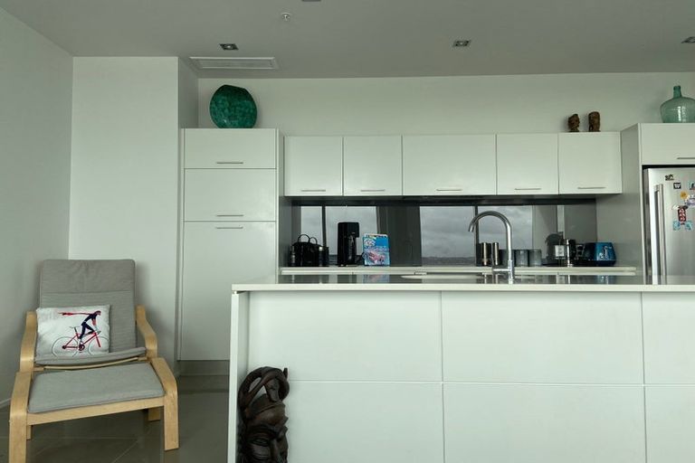Photo of property in Sentinel Apartments, 1405/3 Northcroft Street, Takapuna, Auckland, 0622