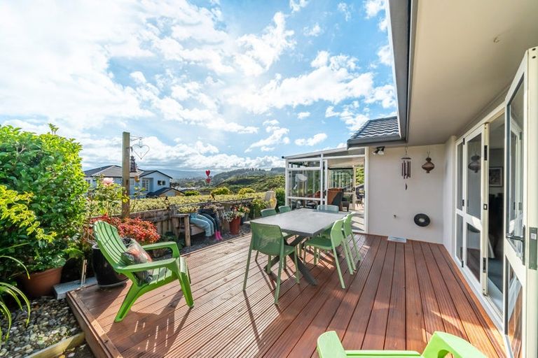 Photo of property in 48 King Charles Drive, Kingsley Heights, Upper Hutt, 5018