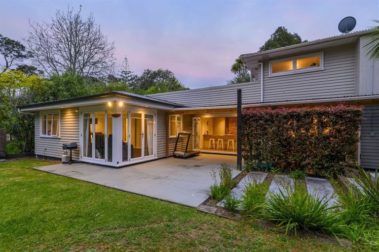 Photo of property in 44 Taupo Street, Green Bay, Auckland, 0604