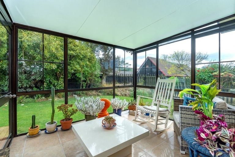 Photo of property in 21 Laing Crescent, Heathcote Valley, Christchurch, 8022