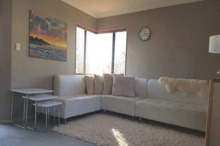 Photo of property in 62 Scarlet Oak Drive, Schnapper Rock, Auckland, 0632