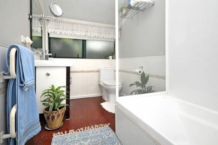 Photo of property in 1/13 Fernwood Grove, Bayview, Auckland, 0629