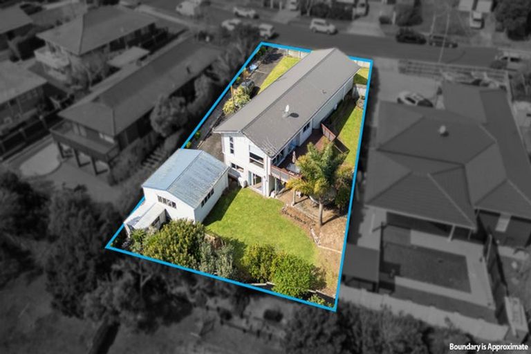 Photo of property in 18 Majesty Place, Half Moon Bay, Auckland, 2012