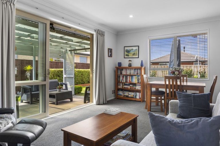 Photo of property in 28 Sequoia Way, Rangiora, 7400