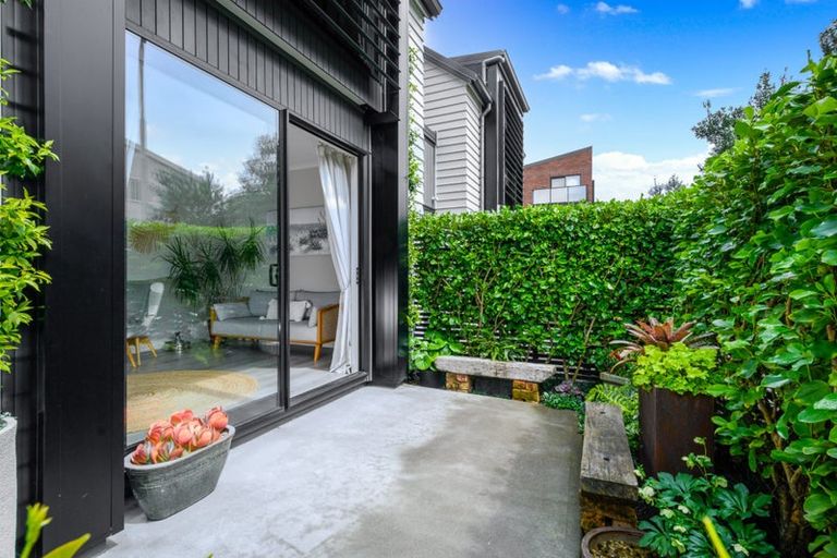 Photo of property in 7 Glidepath Road, Hobsonville, Auckland, 0616