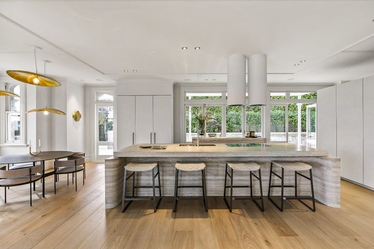 Photo of property in 27 Marine Parade, Herne Bay, Auckland, 1011