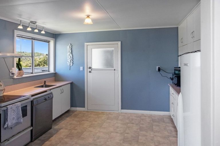 Photo of property in 75 Milton Terrace, Picton, 7220