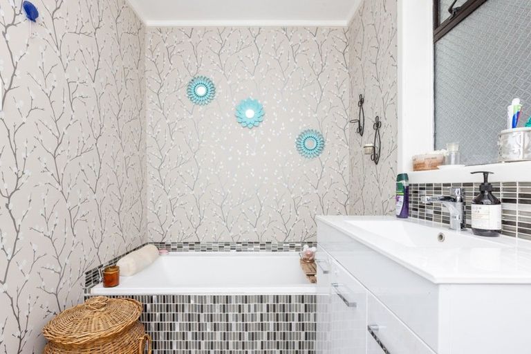 Photo of property in 403 Kea Place, Camberley, Hastings, 4120