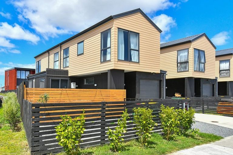 Photo of property in 1 Te Aparangi Road, Papakura, 2110