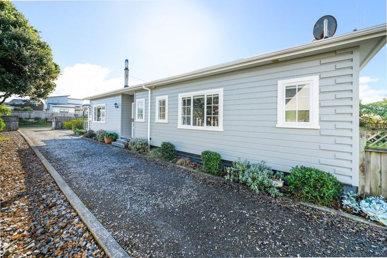 Photo of property in 32 Kent Avenue, Waitarere Beach, Levin, 5510