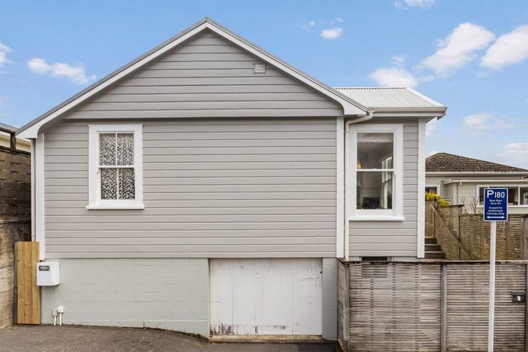 Photo of property in 6 Millward Street, Newtown, Wellington, 6021