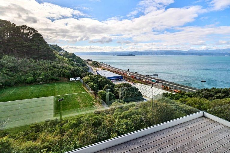 Photo of property in 10 Hervey Way, Kaiwharawhara, Wellington, 6035