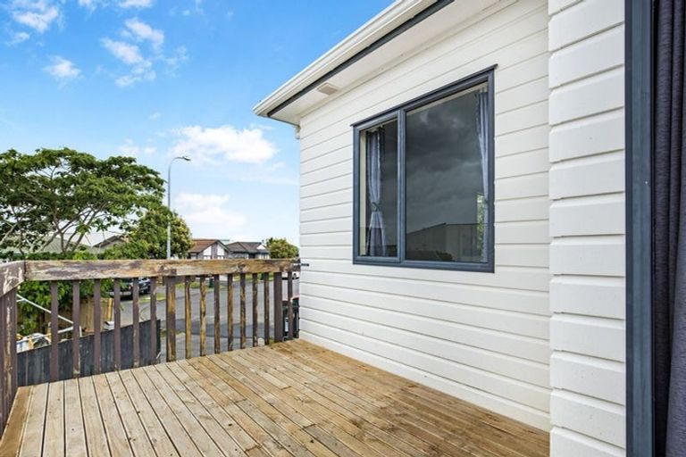 Photo of property in 1/6 Eulogy Place, Randwick Park, Auckland, 2105