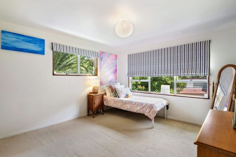 Photo of property in 10 Lyons Avenue, Murrays Bay, Auckland, 0630