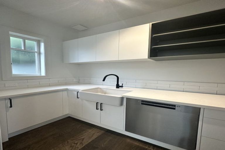 Photo of property in 50 Wairoa Road, Narrow Neck, Auckland, 0624