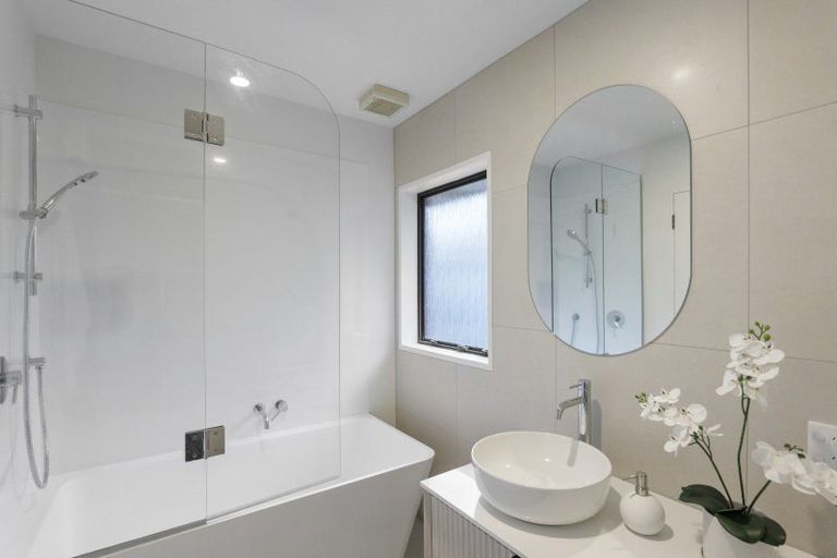 Photo of property in 2/49 Searells Road, Strowan, Christchurch, 8052