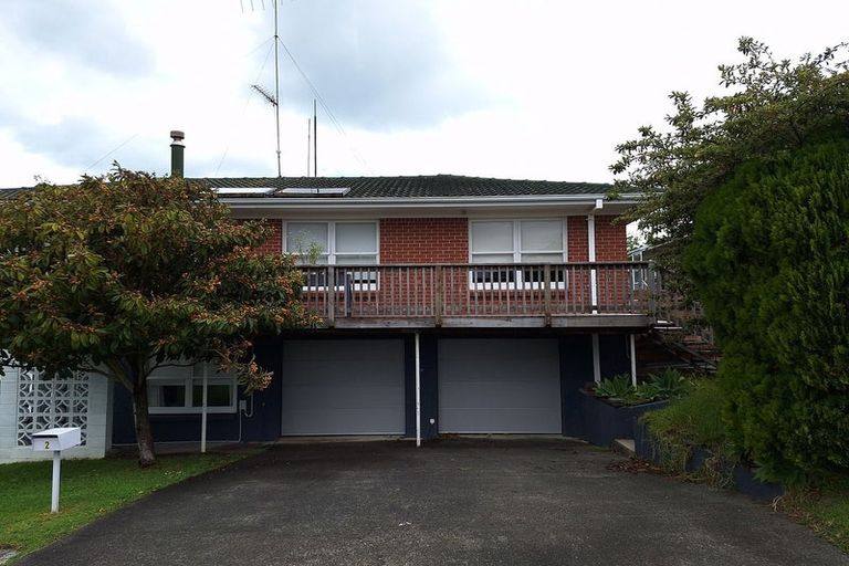Photo of property in 2 Anne Road, Hillcrest, Auckland, 0627