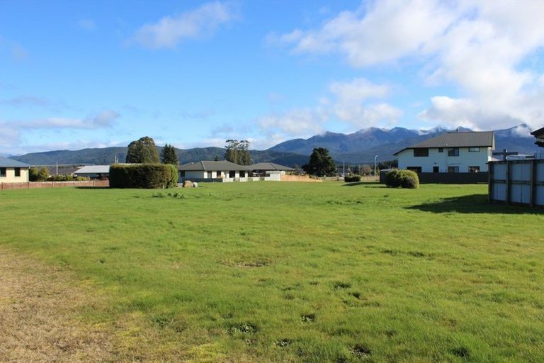 Photo of property in 16 Takahe Lane, Te Anau, 9679