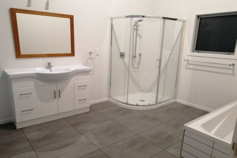 Photo of property in 17a Botany Lane, Whitby, Porirua, 5024