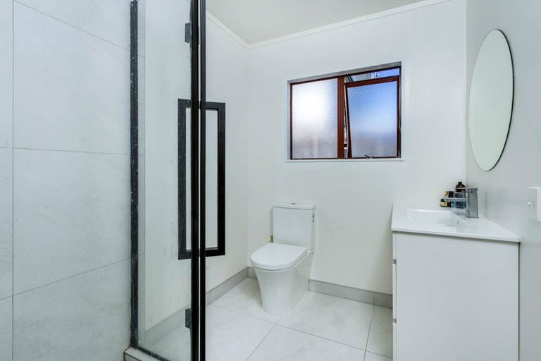 Photo of property in 134 Colwill Road, Massey, Auckland, 0614