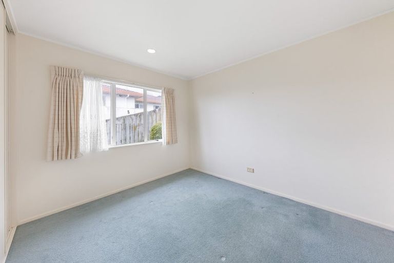 Photo of property in 2/3 Jacanas Place, Unsworth Heights, Auckland, 0632
