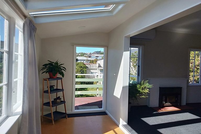 Photo of property in 18 Trelissick Crescent, Ngaio, Wellington, 6035