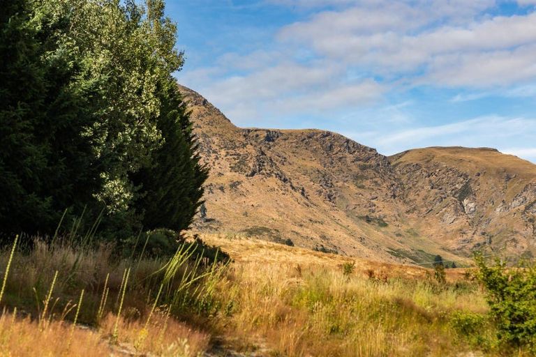 Photo of property in 12 Fitzpatrick Road, Dalefield, Queenstown, 9371