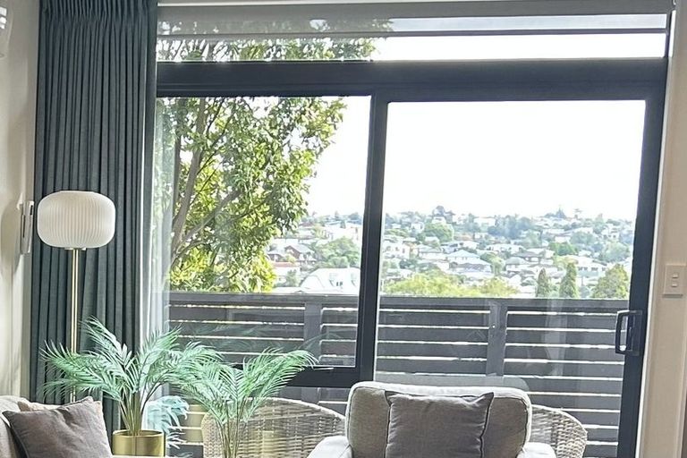 Photo of property in 5/15 Chivalry Road, Glenfield, Auckland, 0629