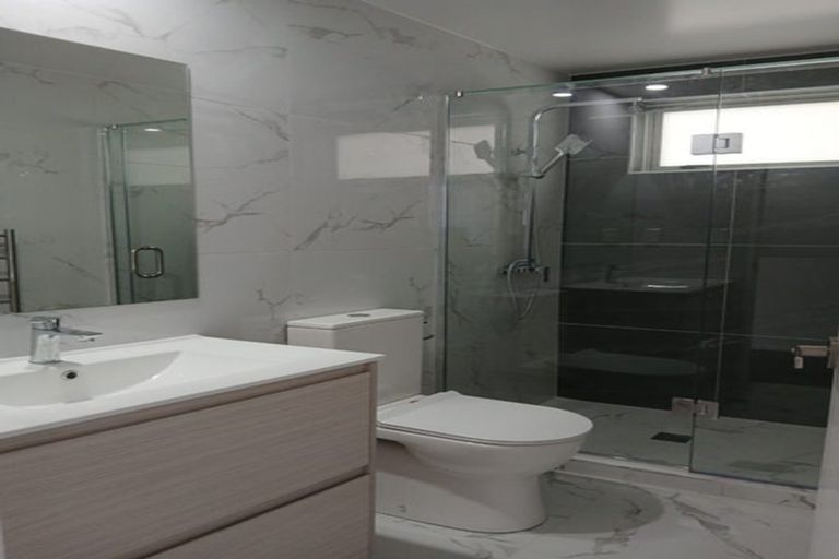 Photo of property in 2/44 Everglade Drive, Goodwood Heights, Auckland, 2105