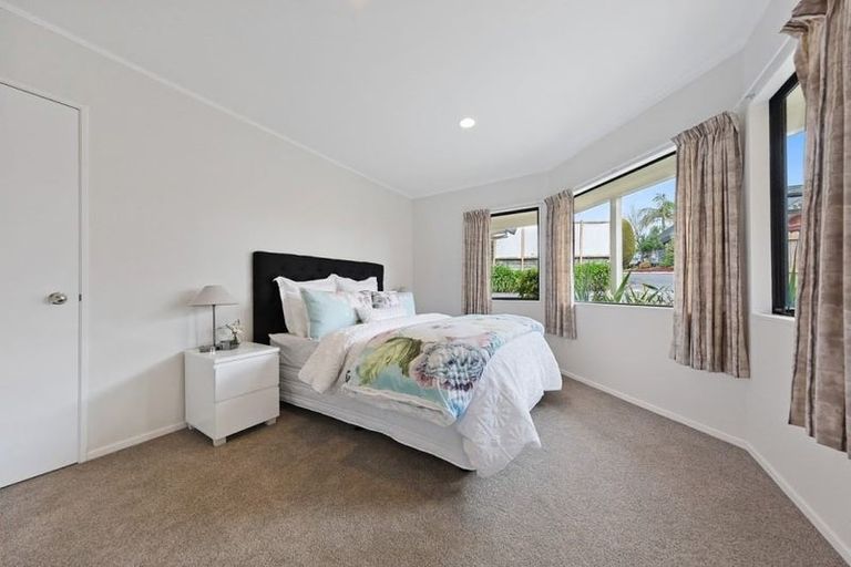 Photo of property in 1/54 Simmental Crescent, Somerville, Auckland, 2014