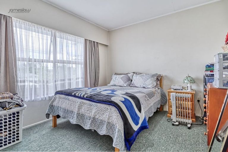 Photo of property in 2/75 Sabulite Road, Kelston, Auckland, 0602
