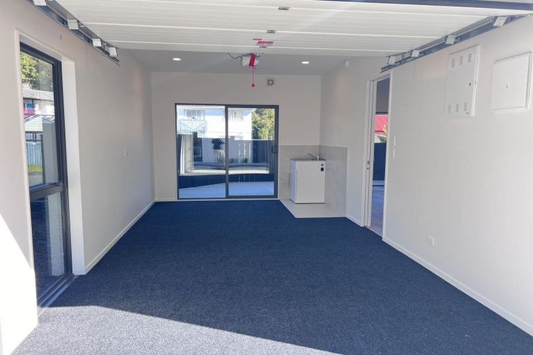 Photo of property in 2b Garner Place, Glenfield, Auckland, 0629
