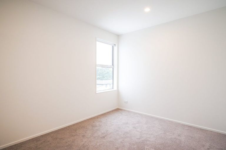 Photo of property in 10a Tirimoana Road, Te Atatu South, Auckland, 0602
