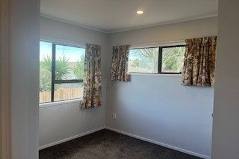 Photo of property in 1/40c West Coast Road, Glen Eden, Auckland, 0602