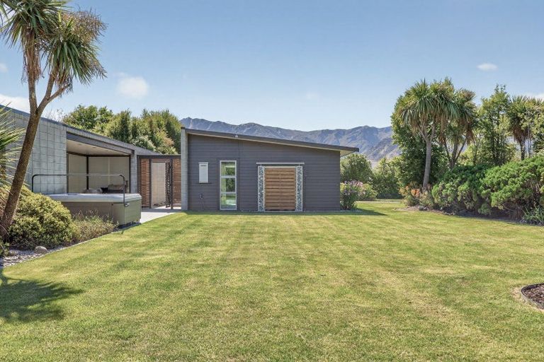 Photo of property in 28 Sam John Place, Lake Hawea, 9382