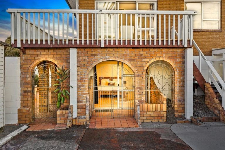 Photo of property in 1/100 Titirangi Road, New Lynn, Auckland, 0600