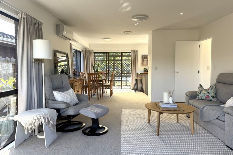 Photo of property in 1/71 Aviemore Drive, Highland Park, Auckland, 2010