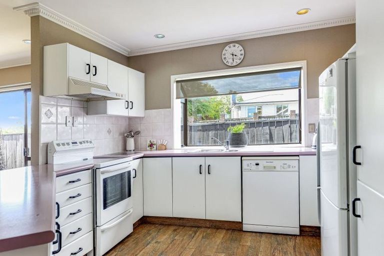 Photo of property in 38 Braid Road, St Andrews, Hamilton, 3200