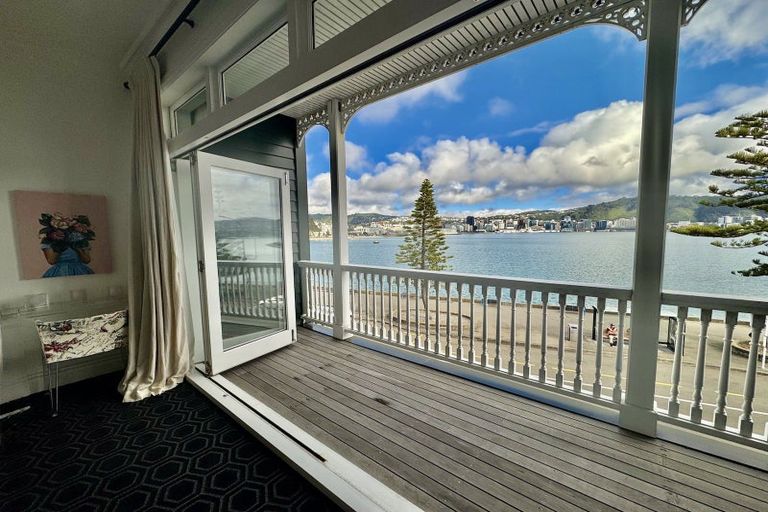 Photo of property in 322 Oriental Parade, Oriental Bay, Wellington, 6011