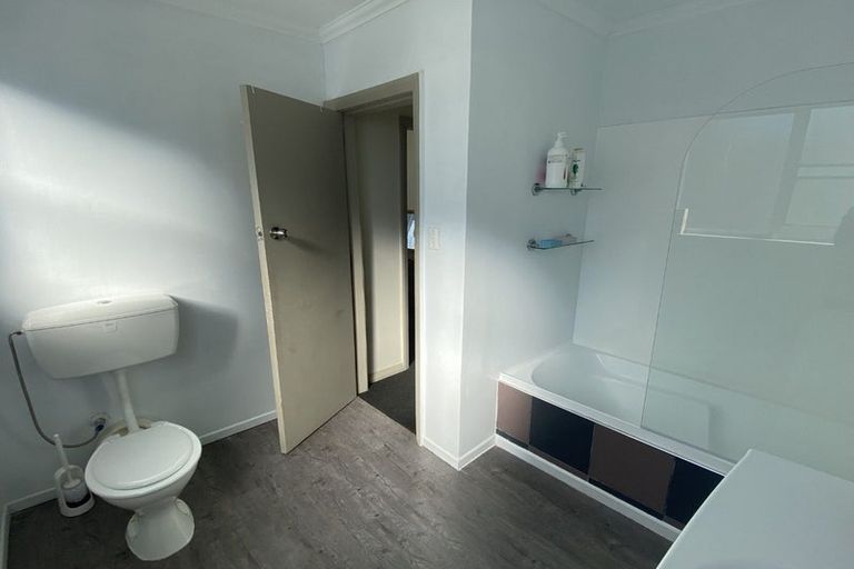 Photo of property in 75 Milton Terrace, Picton, 7220