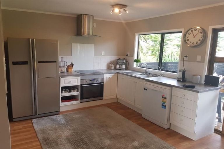 Photo of property in 2/24 Redwing Street, Browns Bay, Auckland, 0630