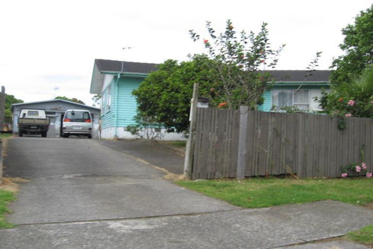 Photo of property in 76 Windrush Close, Mangere, Auckland, 2022