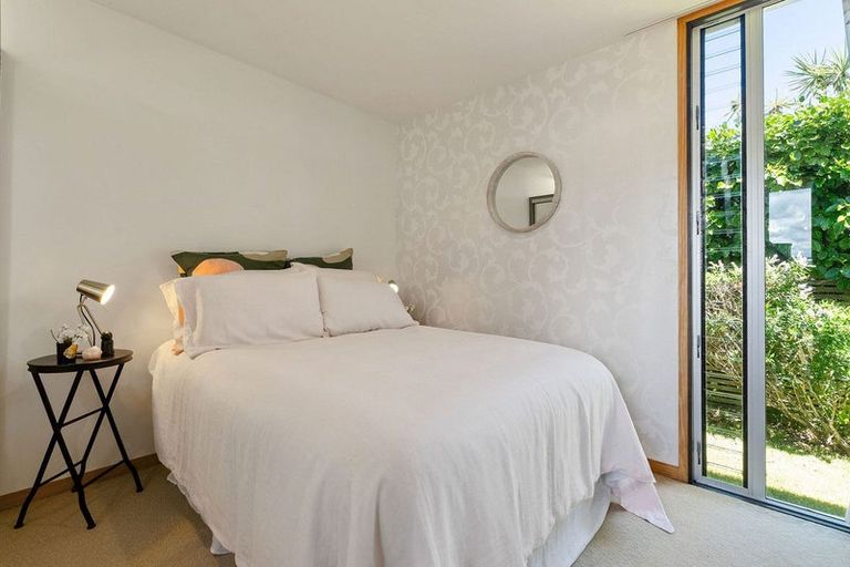 Photo of property in 6 Stormanstown Way, Seatoun, Wellington, 6022