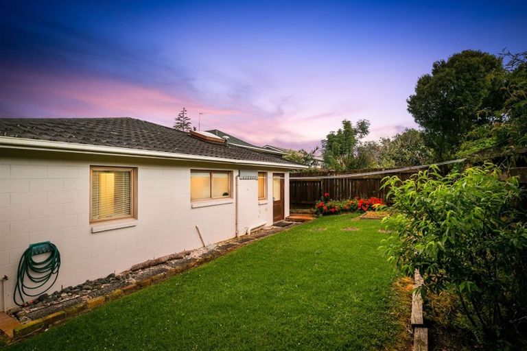 Photo of property in 24 Realm Place, Massey, Auckland, 0614