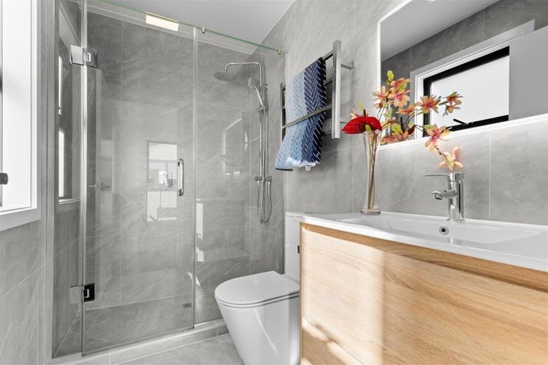 Photo of property in 5/25 Swanson Road, Henderson, Auckland, 0610