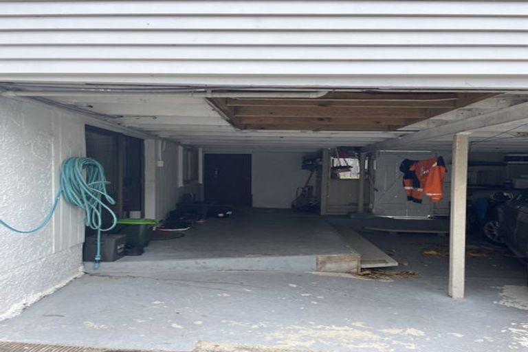 Photo of property in 209a Sturges Road, Henderson, Auckland, 0612